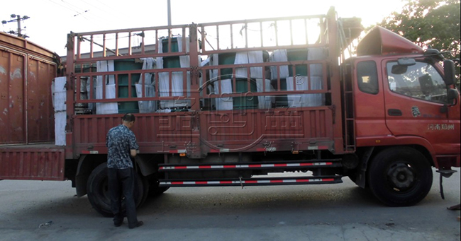 柔性<a href=http://www.m.yw25je.com target=_blank class=infotextkey>防水套管</a>裝貨現(xiàn)場(chǎng)