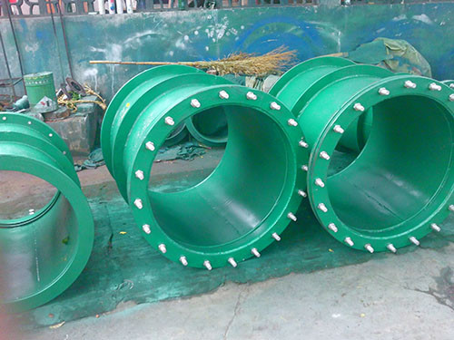 西寧市大口徑柔性人防墻體套管噴涂現(xiàn)場